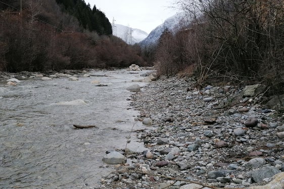Nachher: Derselbe Abschnitt des Eisacks bei Oberau mit um rund einen Meter erhöhter Bachsohle nach Abschluss der Arbeiten der Wildbachverbauung (Foto: LPA/Landesamt für Wildbach- und Lawinenverbauung Nord)