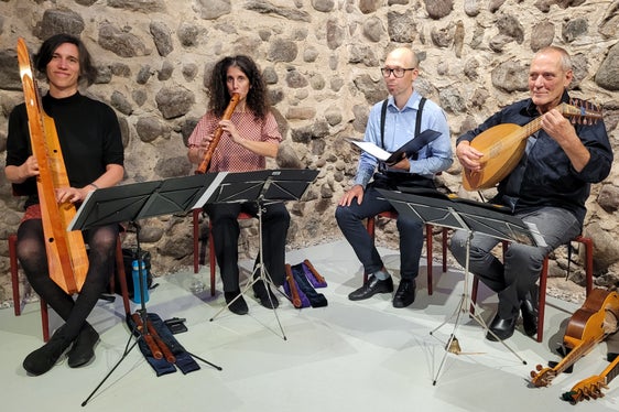 Applaudita ed apprezzata la performance musicale dell'Ensemble Rosarum Flores di Innsbruck che ha eseguito musica dell'epoca di Heinrich Haller (Foto: Euregio/Armin Gluderer)