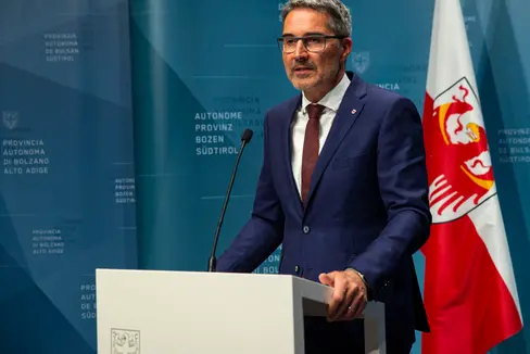 Il presidente Kompatscher prima del viaggio a Bruxelles: È urgente anche un'azione a livello europeo per consentire la regolamentazione delle popolazioni di orsi e lupi (Foto: ASP/Fabio Brucculeri)