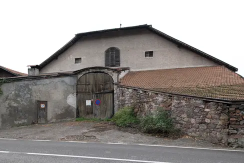 Der Klosterstadel des Benediktinerstifts Muri-Gries in der Bozner Fagenstraße wird unter Denkmalschutz gestellt. Darauf hat sich die Landesregierung heute verständigt. (Foto: LPA/Landesdenkmalamt)