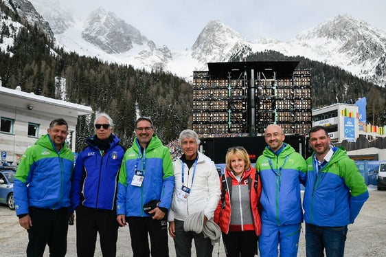 Da sinistra Alfreider, il presidente del Coni Giovanni Malagò, il Ministro Abodi, l'assessora provinciale Waltraud Deeg, Schuster e il presidente del Comitato di Anterselva Lorenz Leitgeb (Foto: Comitato Coppa del Mondo Biathlon Anterselva)