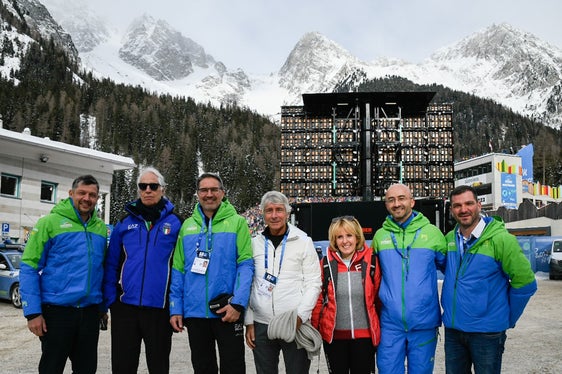 Da sinistra Alfreider, il presidente del Coni Giovanni Malagò, il Ministro Abodi, l'assessora provinciale Waltraud Deeg, Schuster e il presidente del Comitato di Anterselva Lorenz Leitgeb (Foto: Comitato Coppa del Mondo Biathlon Anterselva)