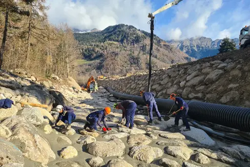 Die Wildbacharbeiter haben 300 Meter des Zielbachs in Partschins saniert, die Sohlpflasterung erneuert und die Ufermauern auf beiden Seiten abgebrochen und neu errichtet. (Foto: LPA/Landesamt für Wildbach- und Lawinenverbauung West)