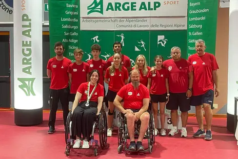 Teilnehmerinnen und Teilnehmer aus Bayern, Salzburg, Tirol, dem Trentino und Südtirol haben sich zwei Tage lang in der Sportzone Pfarrhof im Tischtennis gemessen. (Foto: LPA)