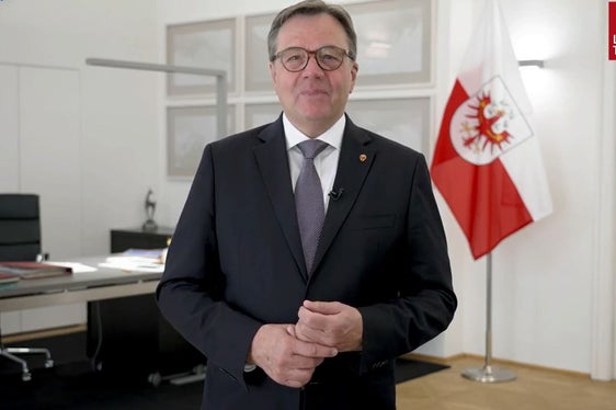 Das Besondere am Euregio-BürgerInnenrat ist, dass nicht nur Menschen aus allen sozialen Schichten, Berufen und Altersgruppen teilnehmen, sondern dass sie auch aus drei Regionen kommen und verschiedene Sprachen sprechen, erklärt der Tiroler Landeshauptmann Platter. (Foto: Land Tirol)