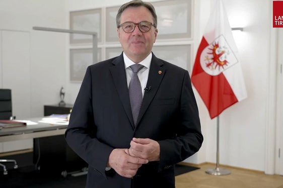 Das Besondere am Euregio-BürgerInnenrat ist, dass nicht nur Menschen aus allen sozialen Schichten, Berufen und Altersgruppen teilnehmen, sondern dass sie auch aus drei Regionen kommen und verschiedene Sprachen sprechen, erklärt der Tiroler Landeshauptmann Platter. (Foto: Land Tirol)