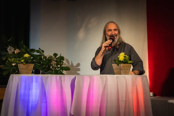 Christoph Franceschini hielt die Laudatio auf Preisträgerin Julia Herrnböck. (Foto: LPA/Florian Stauder)