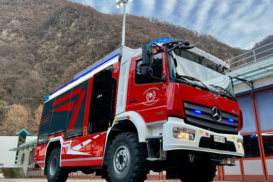 I veicoli dei vigili del fuoco vengono suddivisi in diverse tipologie in base al loro utilizzo principale; nella foto un'autopompa con attrezzatura di soccorso della Scuola provinciale dei vigili del fuoco di Vilpiano. (Foto: USP/Unione provinciale dei Corpi dei vigili del fuoco volontari dell’Alto Adige/Diddi Osele)
