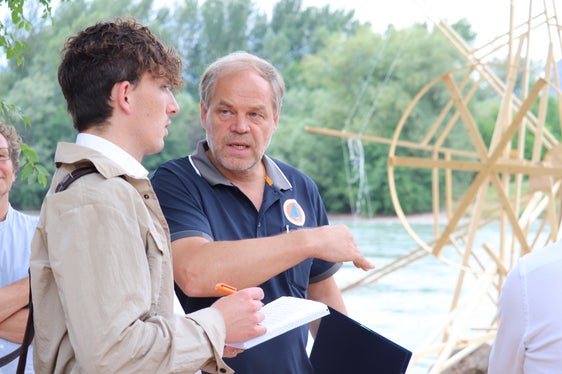 La nuova zona ricreativa sulla riva sinistra del fiume Isarco, a sud di ponte Loreto a Bolzano, è stata inaugurata oggi, alla presenza di numerose autorità; nella foto il direttore dell'Ufficio sistemazione bacini montani Ovest, Peter Egger (Foto: ASP/Maja Clara)