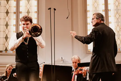 Beim Konzert der Preisträger am Sonntag, 19. Oktober, interpretierte Jonas Taschler mit den Wiener Symphonikern unter der Leitung von Martin Kerschbaum im Mozart-Saal des Wiener Konzerthauses Nino Rotas Posaunenkonzert. (Foto: LPA/Wiener Symphoniker WSY/Amar Mehmedinovic)