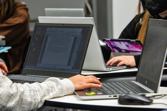 L'assessore Vettorato ha incontrato le agenzie educative: nuovi percorsi formativi per sensibilizzare i cittadini sul tema della violenza di genere. (Foto ASP/Daldos)