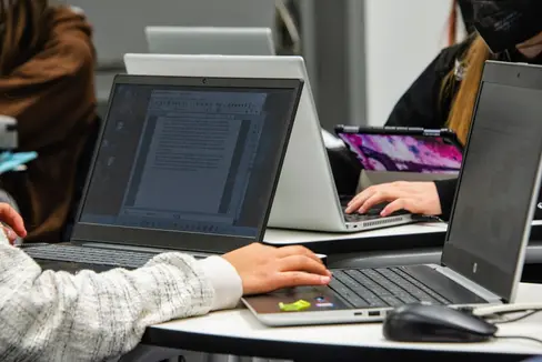 L'assessore Vettorato ha incontrato le agenzie educative: nuovi percorsi formativi per sensibilizzare i cittadini sul tema della violenza di genere. (Foto ASP/Daldos)