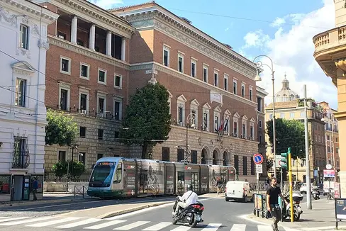 Domani a Roma il presidente Kompatscher avrà colloqui con la ministra della Giustizia Cartabia ed il ministro della Salute Speranza. Nella foto la sede del Ministero di Grazia e Giustizia a Roma (Foto: wikipedia/Ruthven)