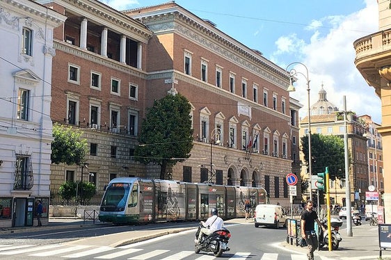 Domani a Roma il presidente Kompatscher avrà colloqui con la ministra della Giustizia Cartabia ed il ministro della Salute Speranza. Nella foto la sede del Ministero di Grazia e Giustizia a Roma (Foto: wikipedia/Ruthven)