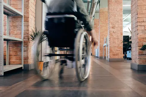 Il progetto “Plus+35” sostiene l'assunzione di persone con disabilità negli enti pubblici. Per semplificare e velocizzare le procedure amministrative, si sta passando a un sistema digitale. (Foto: Pexels/La foto può essere utilizzata solo in relazione al presente comunicato stampa)