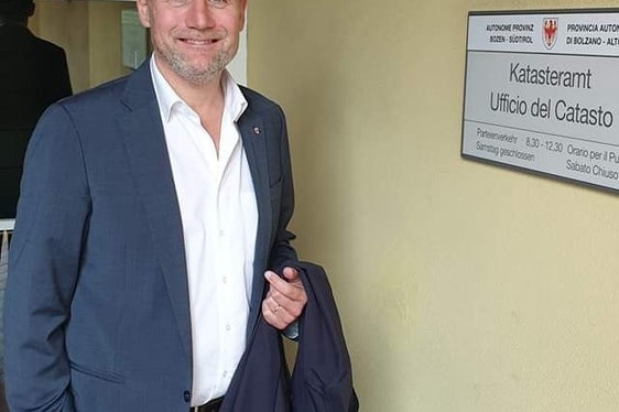 Grundbuch und Kataster sind die Basis für die wirtschaftliche Entwicklung eines Landes, sie geben Rechtssicherheit im Bereich des Vermögens, betont Landesrat Massimo Bessone, auf dessen Vorschlag hin das Land Südtirol sich am Digitalisierungsprojekt des Franziszeischen Katasters beteiligt. (Foto: LPA/Igor Cocca)