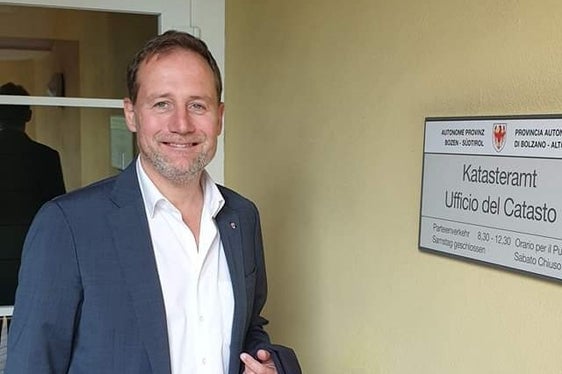 L'assessore provinciale al Libro fondiario e Catasto Massimo Bessone ha avviato un progetto di edizione e digitalizzazione del catasto Franceschino dell’Impero austro – ungarico. Con questo progetto continuiamo a sviluppare, all’insegna della trasparenza, i servizi già ben funzionanti della Ripartizione libro fondiario, catasto fondiario e urbano (Foto: ASP/Igor Cocca)