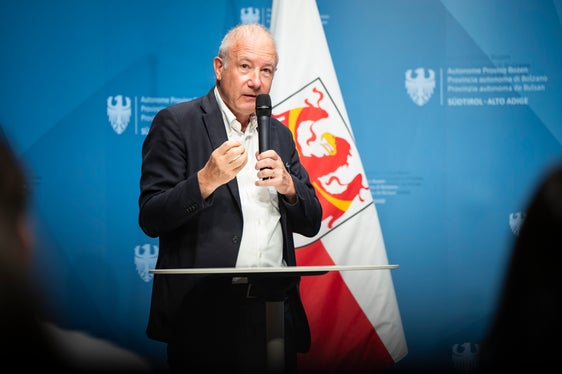 Der Präsident der Stiftung Sparkasse Stefan Pan verwies auf die Förderung der Drohnen durch die Stiftung Sparkasse. (Foto: LPA/Fabio Brucculeri)