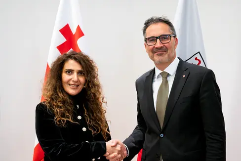 Landeshauptmann des Landes Südtirol, Arno Kompatscher, begrüßte die Generalkonsulin Georgiens in Mailand, Natalia Kordzaia. (Foto: LPA/Fabio Brucculeri)