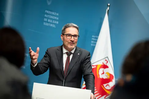 Secondo il presidente della Provincia Arno Kompatscher, l’obiettivo è promuovere lo sviluppo strategico e l'efficienza economica di Mediocredito Trentino-Alto Adige SpA. (Foto: USP/Fabio Brucculeri)