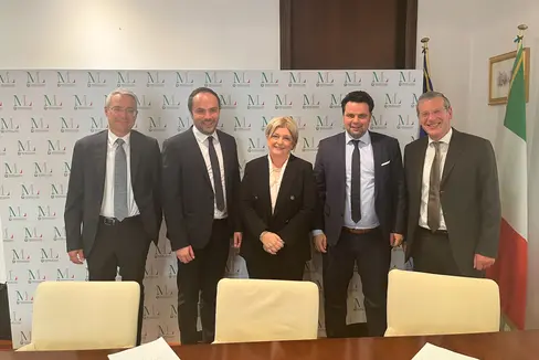 L'assessore provinciale Philipp Achammer all'incontro a Roma con la ministra del lavoro, Marina Elvira Calderone, insieme al senatore altoatesino Meinhard Durnwalder, al deputato Dieter Steger ed al giuslavorista Josef Tschöll (Foto: ASP/René Ploner)