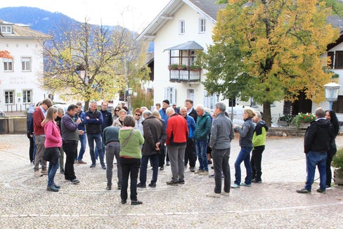 In occasione della Giornata della Geodiversità, circa 40 visitatori interessati sono venuti ad Aldino per scoprire la diversità geologica. (Foto: Geoparc Bletterbach/Maria Pichler)