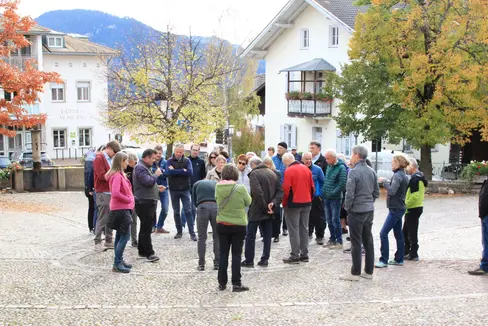 In occasione della Giornata della Geodiversità, circa 40 visitatori interessati sono venuti ad Aldino per scoprire la diversità geologica. (Foto: Geoparc Bletterbach/Maria Pichler)