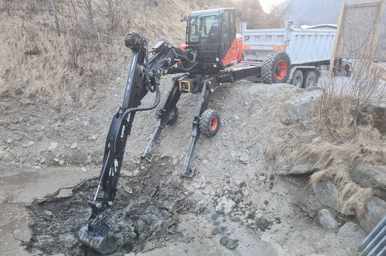Durante gli interventi è stato anche ripulito il bacino del Rio Unser Frau sul lato a monte della strada statale vicino a Rainhof. (Agenzia per la protezione civile/Ufficio provinciale sistemazioni bacini montani ovest)