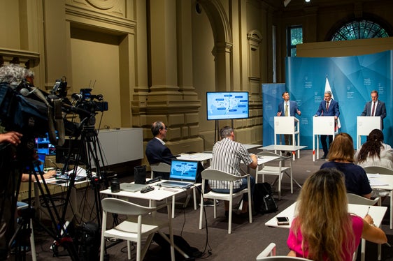 Der Übergang weiterer Militärkliegenschaften an das Land und im Gegenzug Instandhaltungsarbeiten durch das Land auf Militärgelände war ein Thema der Pressekonferenz nach Sitzung der Landesregierung am 20. Juni. (Foto: LPA/Fabio Brucculeri)
