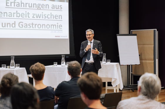 Il presidente Kompatscher nel corso del suo intervento al NEST (Foto: ASP/Eurac)