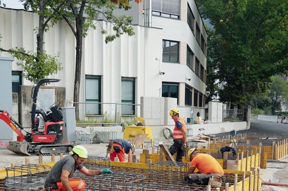 Con l’avanzamento dei lavori in via Einstein a Bolzano entra in una nuova fase il cantiere del nodo Galvani: è stato uno dei temi discussi in occasione della seduta straordinaria della Giunta provinciale assieme alla Giunta comunale di Bolzano, tenutasi martedì 6 ottobre. (Foto: USP/Dipartimento Infrastrutture e Mobilità)
