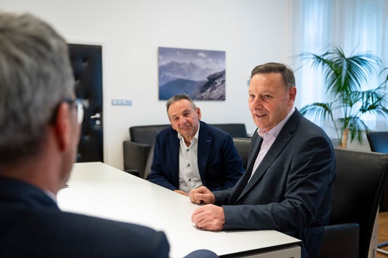 Possiamo basarci su una buona collaborazione con la Provincia autonoma di Bolzano e vorremmo continuare a farlo in futuro nei settori della tradizione, dello sport e del lavoro con i giovani, ha sottolineato Passler. (Foto: USP/Fabio Brucculeri)