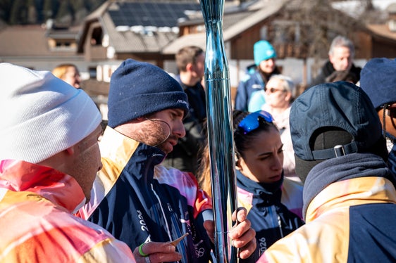 Die Ankunft der Fackel in Oberrasen. (Foto: LPA/Fabio Brucculeri)