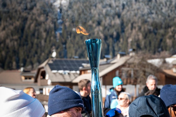 Die Ankunft der Fackel in Oberrasen. (Foto: LPA/Fabio Brucculeri)