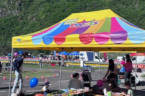 Il 6 aprile al Safety Park di Vadena è stato un giorno all'insegna della mobilità elettrica per tutte le famiglie. (Foto: Sta)