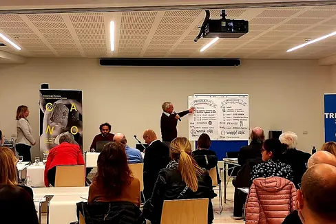 Al seminario tenutosi al Centro Trevi-Trevilab di Bolzano il focus è stato rivolto alle tante possibilità che la digitalizzazione può creare nell'ambito dell’educazione permanente e la formazione professionale. (Foto: ASP)