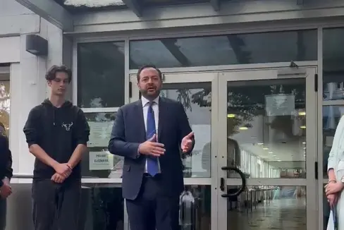 Grande festa venerdì (24 maggio) a Bolzano per il centenario del Torricelli. A portare i saluti istituzionali, tra gli altri, l'assessore provinciale all'Istruzione Marco Galateo (Foto. ASP/Dipartimento istruzione e formazione italiana)