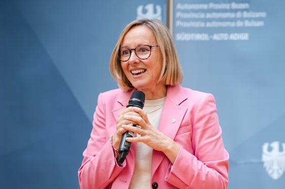Zusatzvorsorge ist heute wichtiger denn je, daher lade ich alle Bediensteten ein, sich zu informieren und an die eigene Rentenvorsorge zu denken, unterstreicht Personal- und Arbeitslandesrätin Magdalena Amhof. (Foto: LPA/Bernhard Aichner)
