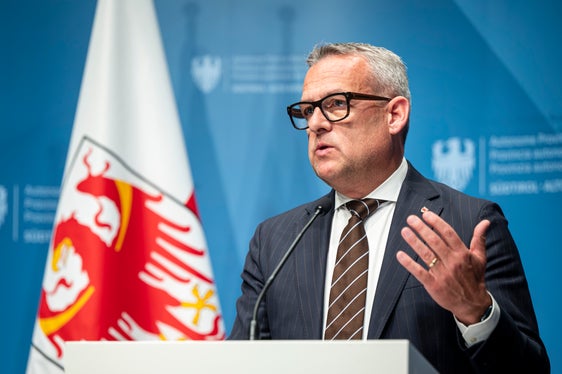 Desidero ringraziare il sindaco e l'Amministrazione comunale di Bolzano per l'ottima collaborazione dimostrata in questi mesi: il lavoro svolto insieme conferma come la cooperazione tra istituzioni permetta di realizzare interventi concreti a beneficio del patrimonio pubblico, del decoro urbano e della qualità degli spazi vissuti quotidianamente dai cittadini”, ha commentato l'assessore provinciale Christian Bianchi. (Foto: USP/Fabio Brucculeri)