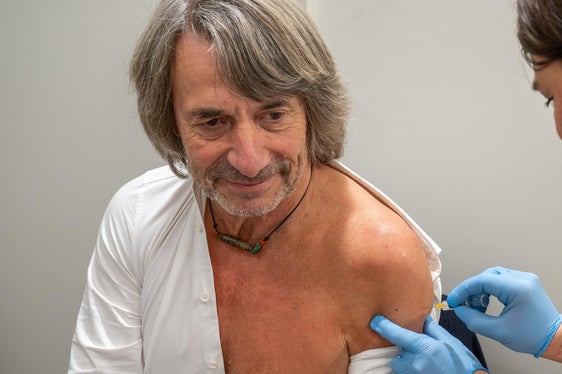 Die Grippeschutz-Impfung verhindert schwere Verläufe und und entlastet zeitgleich das Gesundheitssystem. Sie ist deshalb für alle sinnvoll: nicht nur für Risikogruppen, sondern für die gesamte Bevölkerung, sagt Gesundheitslandesrat Hubert Messner.