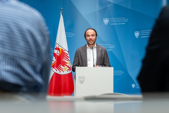 Gute Argumente zählen mehr als Lautstärke, sagt Landesrat Philipp Achammer. (Foto: LPA/Greta Stuefer)