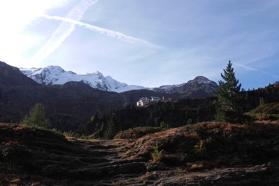 Dal Rifugio Nino Corsi, nella foto, prenderanno il via le escursioni glaciologiche in programma. (Foto: Protezione Civile/Roberto Dinale)
