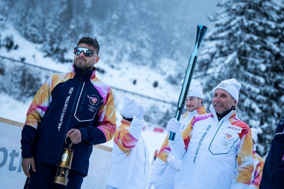 La fiamma olimpica è partita da Dobbiaco alle 9:45: il primo tedoforo é stato il trevigiano Matteo Donner, che ha portato la fiaccola per i primi 400 metri sul territorio altoatesino. (Foto: USP/Fabio Brucculeri)