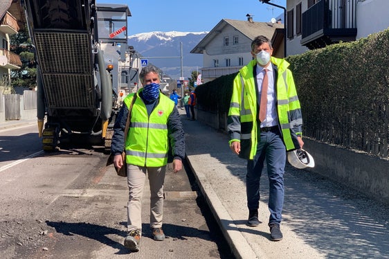 L'immediata disponibilità dei fondi ci garantisce, come nel 2021, una maggiore pianificazione per i lavori nel corso dell'anno. Tra poche settimane potremo iniziare con le gare d’appalto e a marzo con i primi lavori ha affermato Alfreider (nella foto a destra) (Foto: ASP)