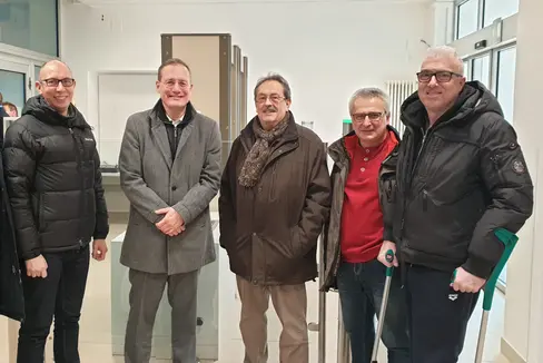 L'assessore Bessone (in centro) ha fatto un sopralluogo al Tribunale di Bolzano insieme ai tecnici e costruttori per verificare di persona i lavori nell'area di accesso al Tribunale (Foto: ASP/Anna Pitarelli)