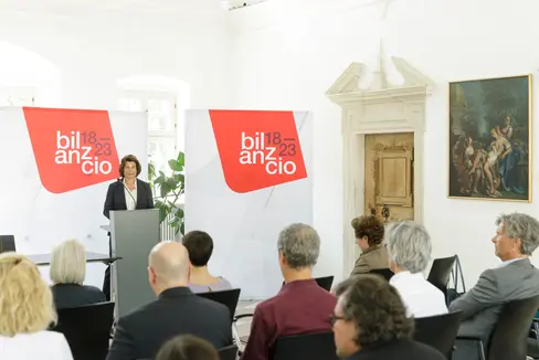 Le azioni dirette alla tutela del patrimonio culturale sono finalizzate, concretamente, a rafforzare le competenze primarie dell'Autonomia, per regolamentare e conservare i Beni culturali altoatesini ed il futuro del territorio, ha spiegato l'assessora provinciale Maria Hochgruber Kuenzer, in occasione della conferenza stampa in vista della conclusione della legislatura 2018-2023. (Foto: ASP/Tiberio Sorvillo)