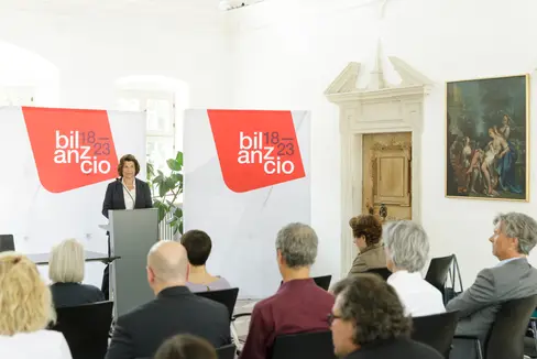 Le azioni dirette alla tutela del patrimonio culturale sono finalizzate, concretamente, a rafforzare le competenze primarie dell'Autonomia, per regolamentare e conservare i Beni culturali altoatesini ed il futuro del territorio, ha spiegato l'assessora provinciale Maria Hochgruber Kuenzer, in occasione della conferenza stampa in vista della conclusione della legislatura 2018-2023. (Foto: ASP/Tiberio Sorvillo)