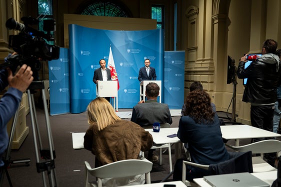 Das Sammelgesetz zur Bildung wurde vor Kurzem von Landesregierung genehmigt, demnächst erfolgt Behandlung im Landtag. Die Bildungslandesräte Achammer und Galateo stellten dazu am 7. Mai einige Kernpunkte vor. (Foto: LPA/Fabio Brucculeri)