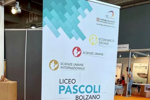 Gli studenti del percorso trilingue del Liceo Giovanni Pascoli di Bolzano otterranno un titolo di studio riconosciuto in Germania per l’accesso alle università, senza ulteriori esami (Foto: ASP/Liceo Pascoli)