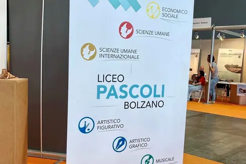 Gli studenti del percorso trilingue del Liceo Giovanni Pascoli di Bolzano otterranno un titolo di studio riconosciuto in Germania per l’accesso alle università, senza ulteriori esami (Foto: ASP/Liceo Pascoli)